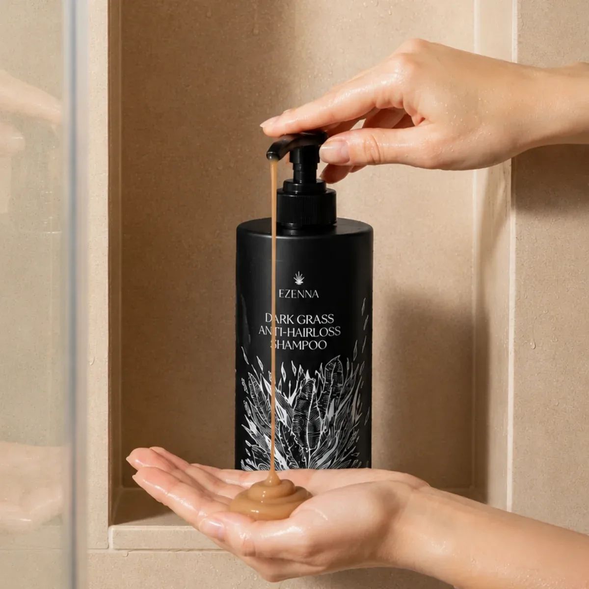 이젠나 다크그라스 탈모샴푸 저자극 세정 예방 루틴 장면 SHAMPOO